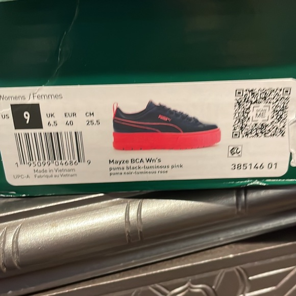 Puma Women's Black and Pink Platform Sneakers - Picture 4 of 6